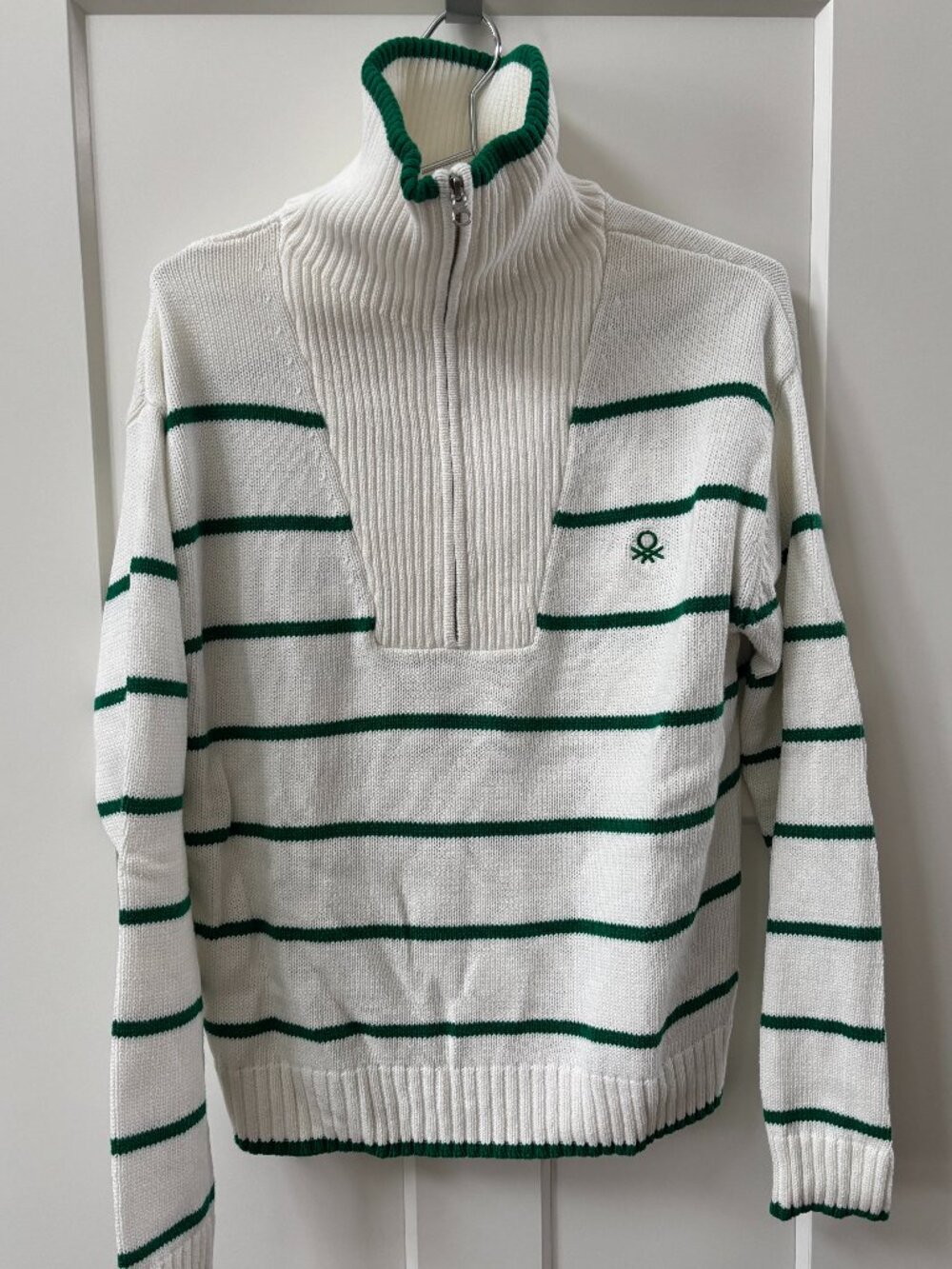 BENETTON 1/4 zip sweater! Like new - Sz M.